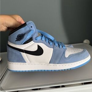 University Blue Jordan 1s. 7y Women’s 8.5